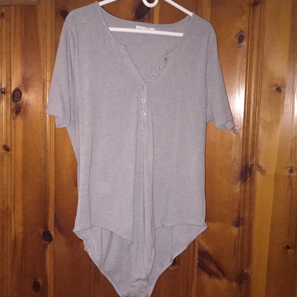 Gray cotton v-neck button up bodysuit